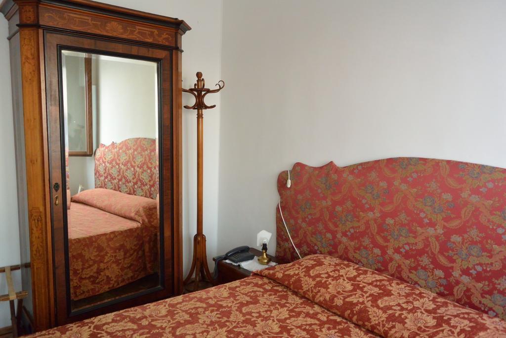 Single Room with Shared Bathroom,110264571:JPEG